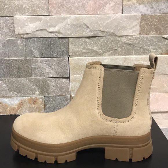 🎁 UGG Ashton Chelsea Suede Ankle Boot - Picture 5 of 16